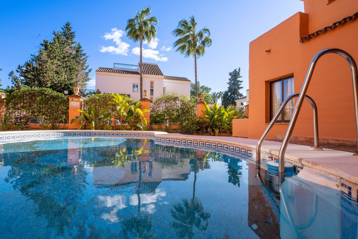 El Paraíso, Estepona